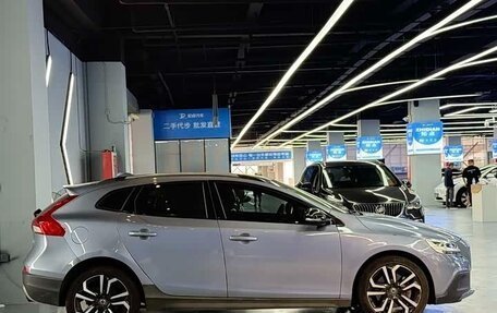 Volvo V40 Cross Country I, 2017 год, 1 591 777 рублей, 4 фотография