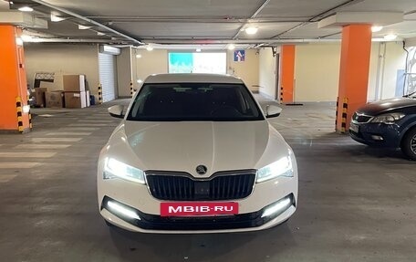 Skoda Superb III рестайлинг, 2020 год, 2 700 000 рублей, 2 фотография