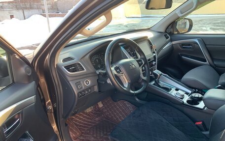 Mitsubishi Montero Sport, 2022 год, 4 500 000 рублей, 3 фотография
