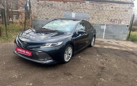 Toyota Camry, 2019 год, 2 400 000 рублей, 2 фотография