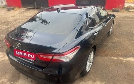 Toyota Camry, 2019 год, 2 400 000 рублей, 4 фотография