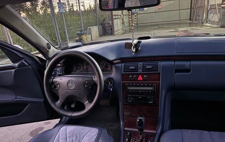 Mercedes-Benz E-Класс, 2001 год, 599 999 рублей, 8 фотография