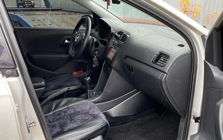 Volkswagen Polo VI (EU Market), 2011 год, 850 000 рублей, 23 фотография