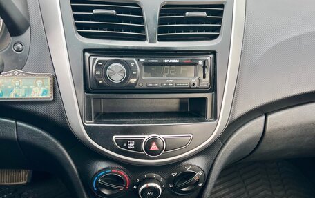 Hyundai Solaris II рестайлинг, 2013 год, 17 фотография