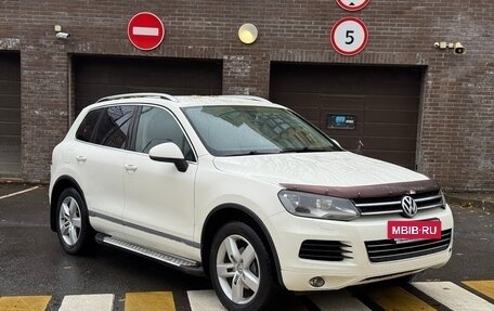 Volkswagen Touareg III, 2010 год, 1 299 999 рублей, 2 фотография