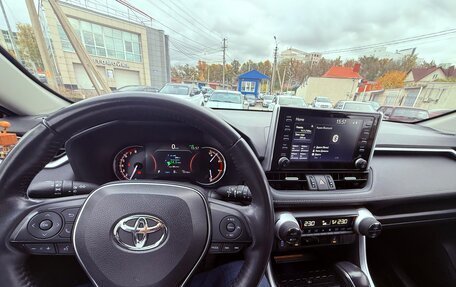 Toyota RAV4, 2021 год, 4 300 000 рублей, 21 фотография
