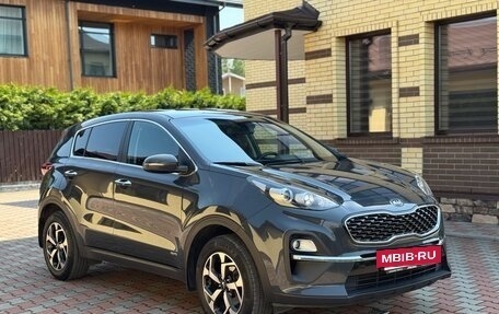 KIA Sportage IV рестайлинг, 2020 год, 2 100 000 рублей, 3 фотография