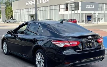 Toyota Camry, 2022 год, 2 300 000 рублей, 4 фотография