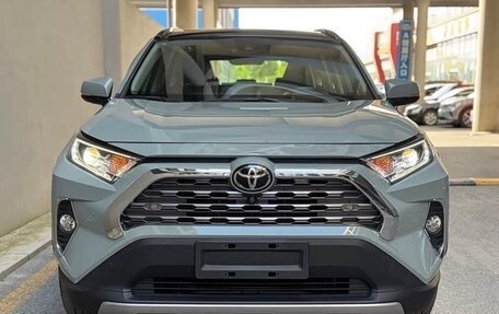 Toyota RAV4, 2020 год, 2 700 000 рублей, 2 фотография