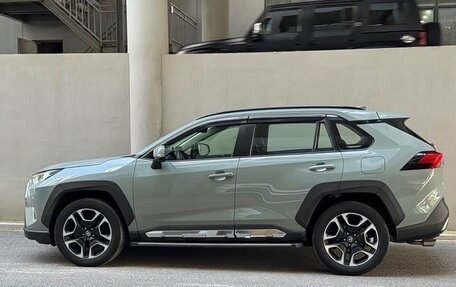 Toyota RAV4, 2020 год, 2 700 000 рублей, 3 фотография