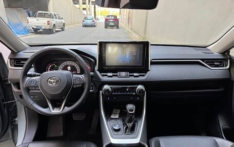 Toyota RAV4, 2020 год, 2 700 000 рублей, 8 фотография