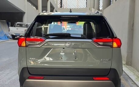 Toyota RAV4, 2020 год, 2 700 000 рублей, 5 фотография