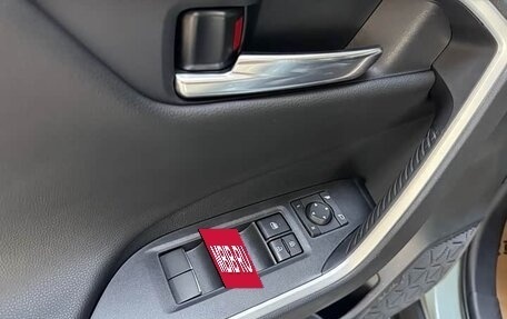 Toyota RAV4, 2020 год, 2 700 000 рублей, 7 фотография