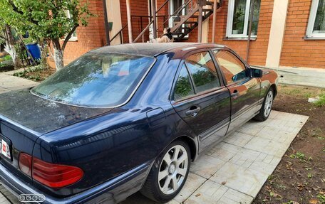 Mercedes-Benz E-Класс, 1996 год, 300 000 рублей, 2 фотография