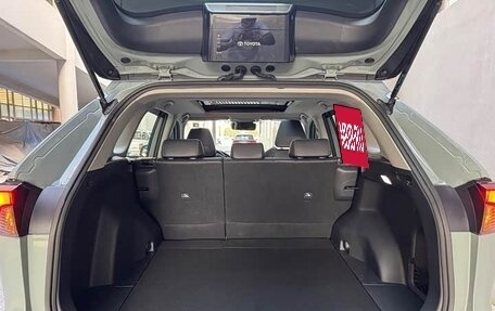 Toyota RAV4, 2020 год, 2 700 000 рублей, 6 фотография