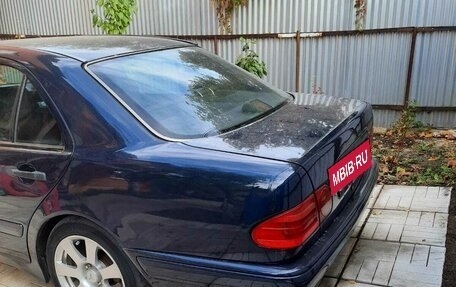 Mercedes-Benz E-Класс, 1996 год, 300 000 рублей, 3 фотография