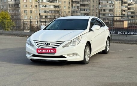 Hyundai Sonata VI, 2010 год, 930 000 рублей, 2 фотография