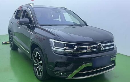 Volkswagen Tiguan II, 2020 год, 1 671 000 рублей, 3 фотография