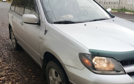 Mitsubishi Outlander III рестайлинг 3, 2003 год, 585 000 рублей, 1 фотография