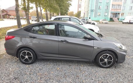 Hyundai Solaris II рестайлинг, 2013 год, 550 000 рублей, 3 фотография