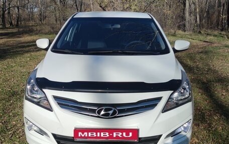 Hyundai Solaris II рестайлинг, 2016 год, 1 400 000 рублей, 1 фотография