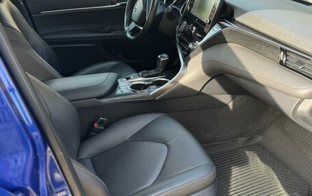 Toyota Camry, 2021 год, 3 190 000 рублей, 4 фотография