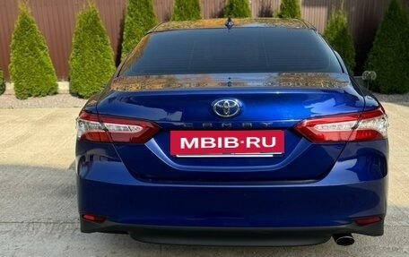 Toyota Camry, 2021 год, 3 190 000 рублей, 3 фотография