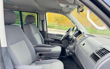 Volkswagen Caravelle T5, 2010 год, 2 200 000 рублей, 9 фотография