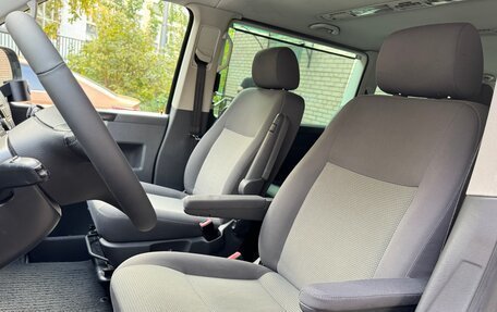 Volkswagen Caravelle T5, 2010 год, 2 200 000 рублей, 12 фотография