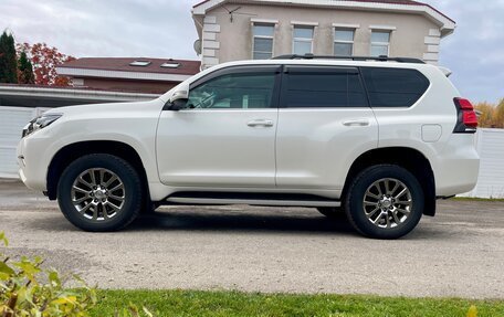 Toyota Land Cruiser Prado 150 рестайлинг 2, 2018 год, 4 000 000 рублей, 8 фотография