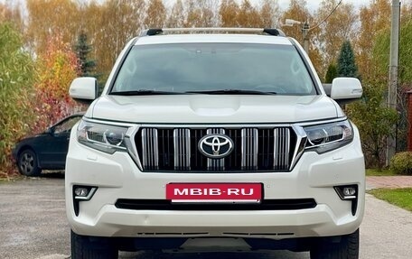 Toyota Land Cruiser Prado 150 рестайлинг 2, 2018 год, 4 000 000 рублей, 2 фотография