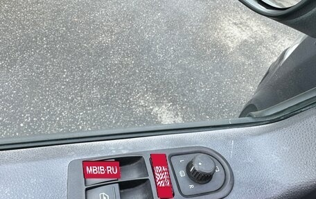 Volkswagen Caravelle T5, 2010 год, 2 200 000 рублей, 21 фотография