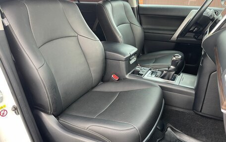 Toyota Land Cruiser Prado 150 рестайлинг 2, 2018 год, 4 000 000 рублей, 10 фотография