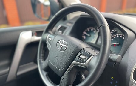 Toyota Land Cruiser Prado 150 рестайлинг 2, 2018 год, 4 000 000 рублей, 13 фотография