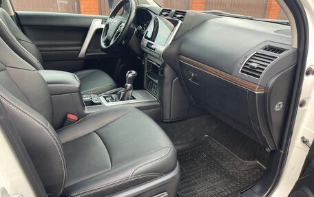 Toyota Land Cruiser Prado 150 рестайлинг 2, 2018 год, 4 000 000 рублей, 11 фотография
