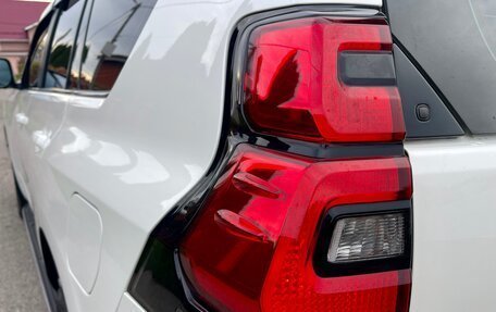 Toyota Land Cruiser Prado 150 рестайлинг 2, 2018 год, 4 000 000 рублей, 18 фотография