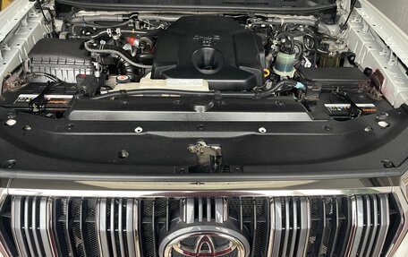 Toyota Land Cruiser Prado 150 рестайлинг 2, 2018 год, 4 000 000 рублей, 27 фотография