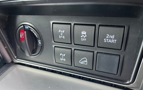 Toyota Land Cruiser Prado 150 рестайлинг 2, 2018 год, 4 000 000 рублей, 30 фотография