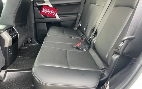 Toyota Land Cruiser Prado 150 рестайлинг 2, 2018 год, 4 000 000 рублей, 36 фотография