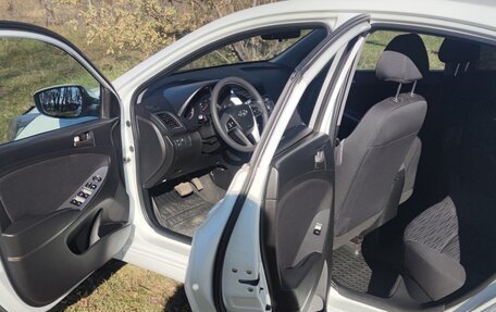Hyundai Solaris II рестайлинг, 2016 год, 1 400 000 рублей, 23 фотография