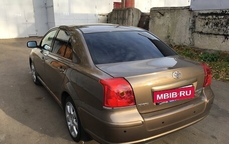 Toyota Avensis III рестайлинг, 2004 год, 1 100 000 рублей, 4 фотография