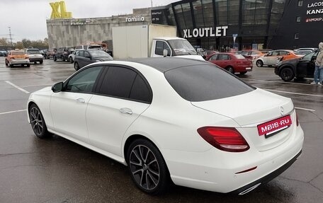 Mercedes-Benz E-Класс, 2017 год, 3 200 000 рублей, 5 фотография