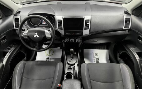 Mitsubishi Outlander III рестайлинг 3, 2011 год, 1 045 000 рублей, 10 фотография