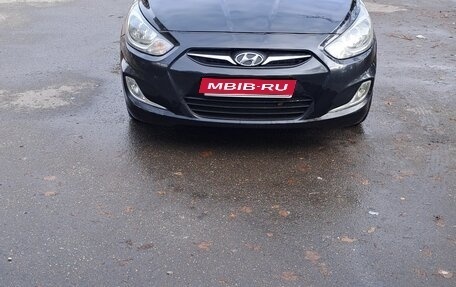 Hyundai Solaris II рестайлинг, 2013 год, 750 000 рублей, 1 фотография