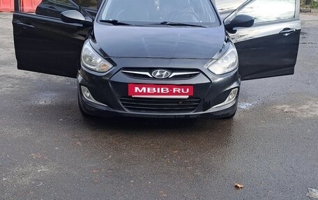 Hyundai Solaris II рестайлинг, 2013 год, 750 000 рублей, 12 фотография