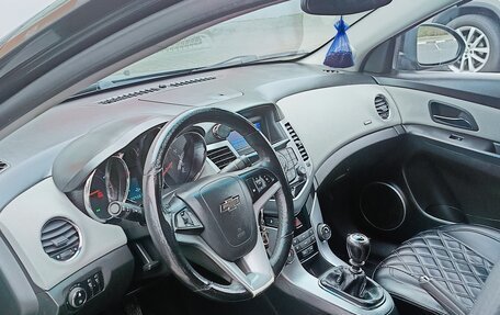 Chevrolet Cruze II, 2011 год, 800 000 рублей, 2 фотография