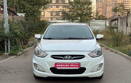 Hyundai Solaris II рестайлинг, 2011 год, 730 000 рублей, 2 фотография