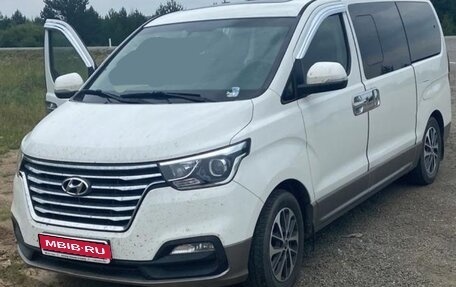 Hyundai Grand Starex Grand Starex I рестайлинг 2, 2020 год, 3 700 000 рублей, 1 фотография