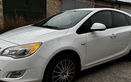 Opel Astra J, 2011 год, 580 000 рублей, 2 фотография