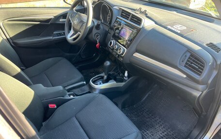Honda Fit III, 2018 год, 1 530 000 рублей, 17 фотография